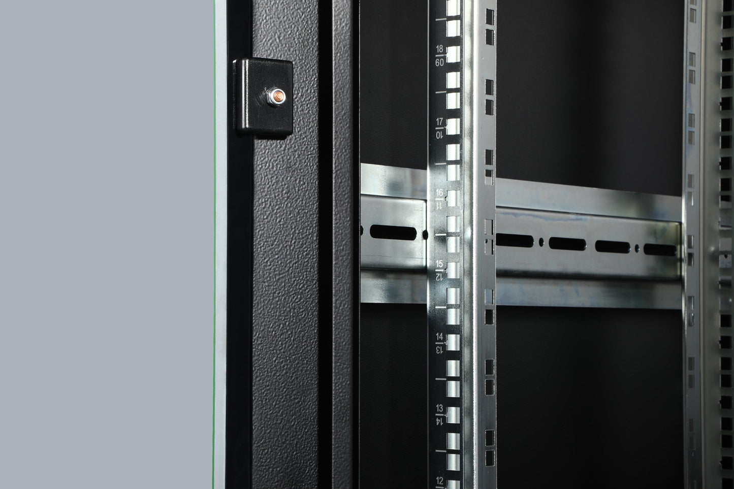 26U Patchkast 600x600x1342 mm (BxDxH) zwart