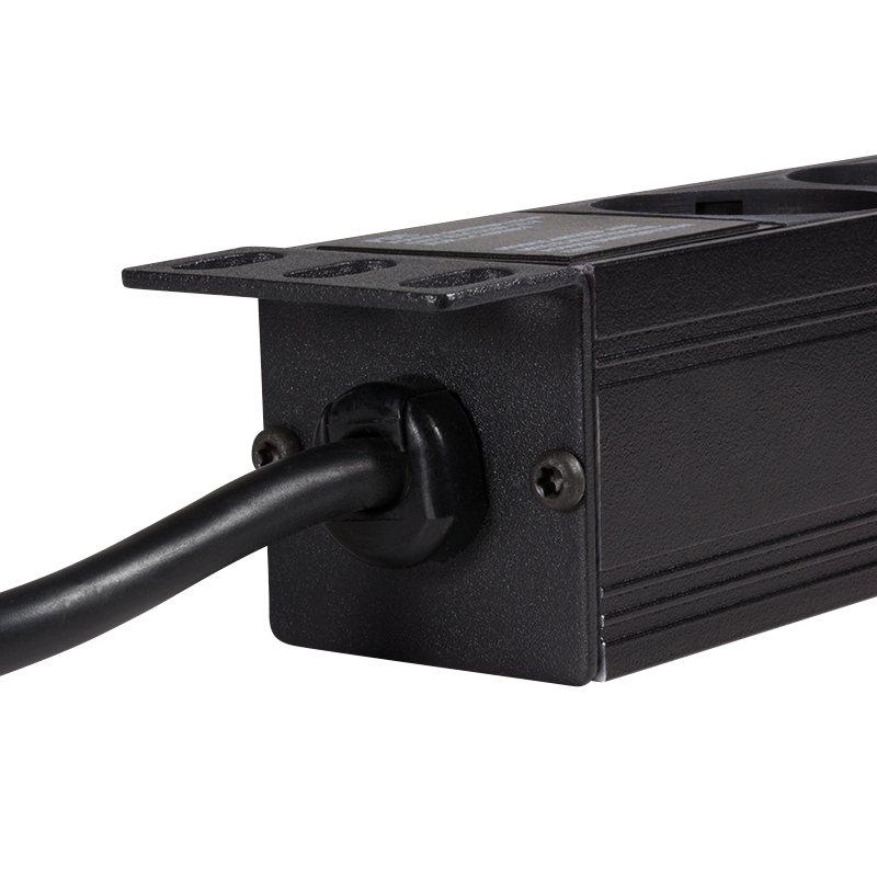 BASIC 9 voudige stekkerdoos voor 19 inch serverkasten