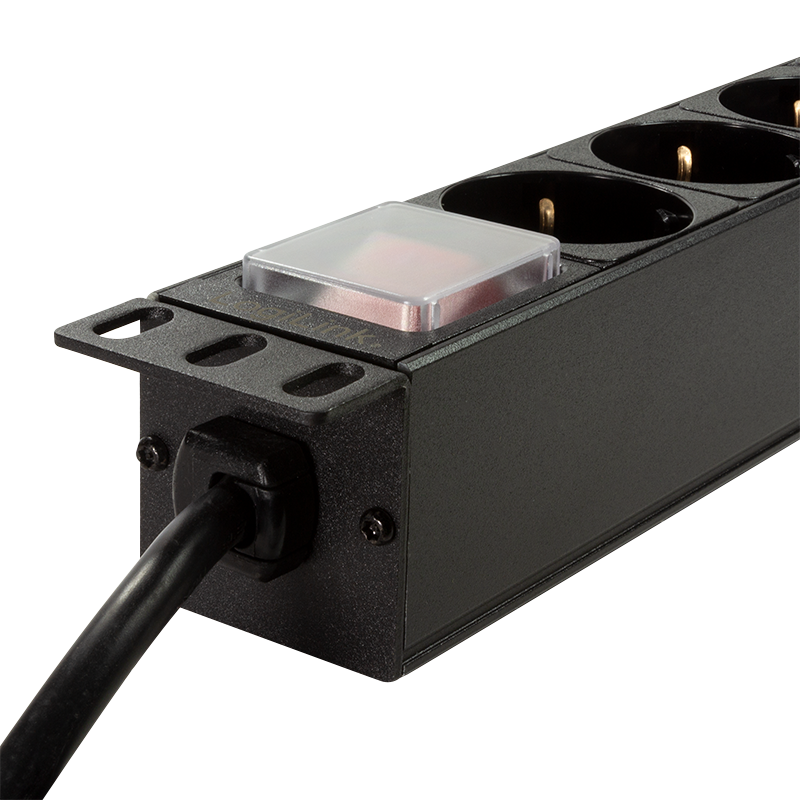 9 voudige stekkerdoos voor 19 inch serverkasten