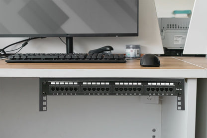 19" verticale muurbeugel 2U zwart