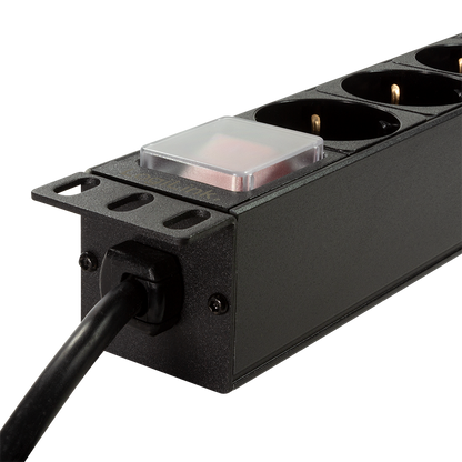 9 voudige stekkerdoos voor 19 inch serverkasten